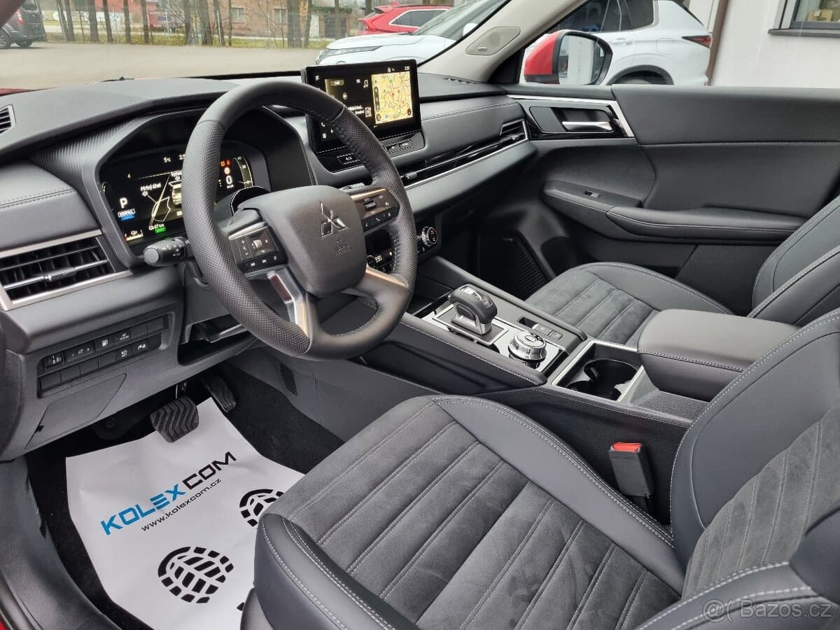 2025 Mitsubishi OUTLANDER - 9