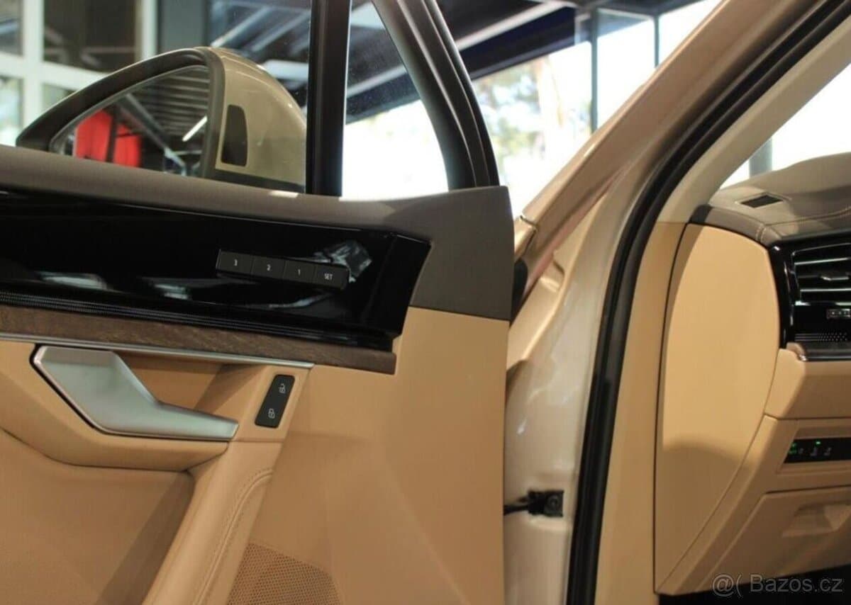 2019 Volkswagen TOUAREG - 9