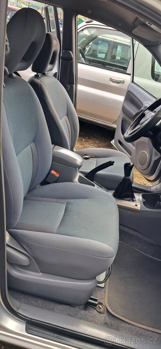 2001 Toyota RAV4 - 9