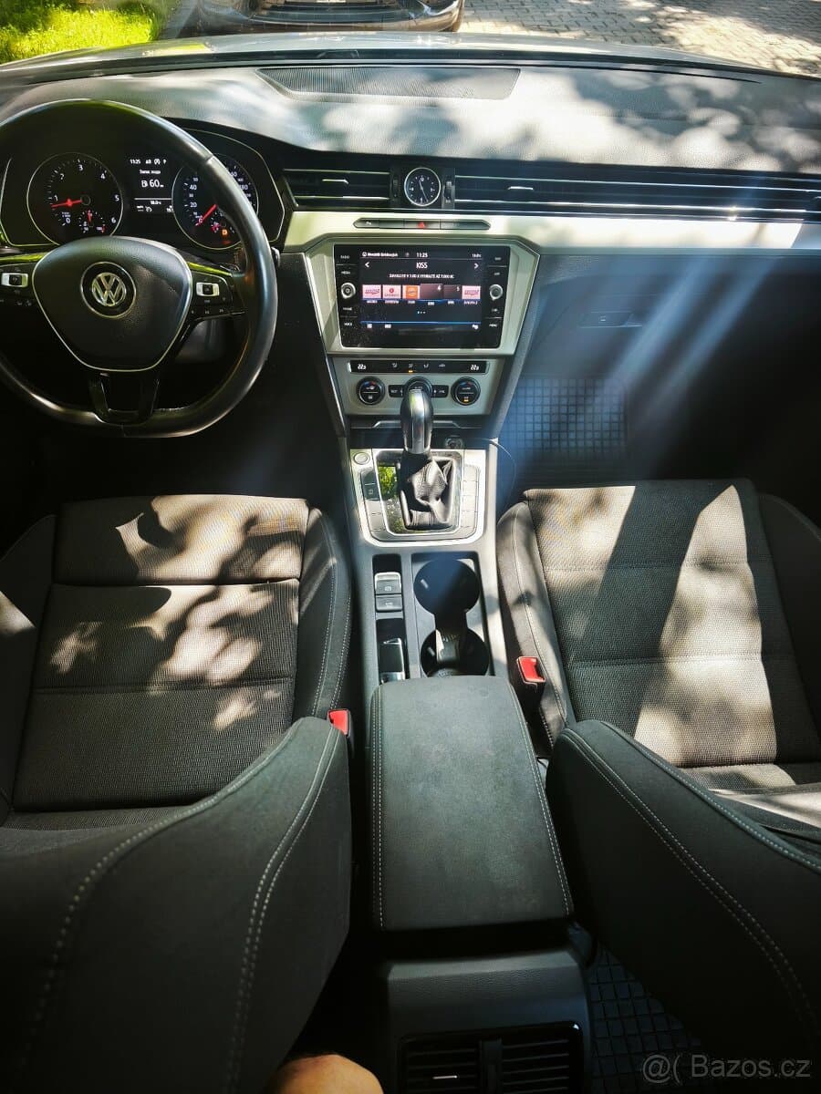 2019 Volkswagen PASSAT - 9