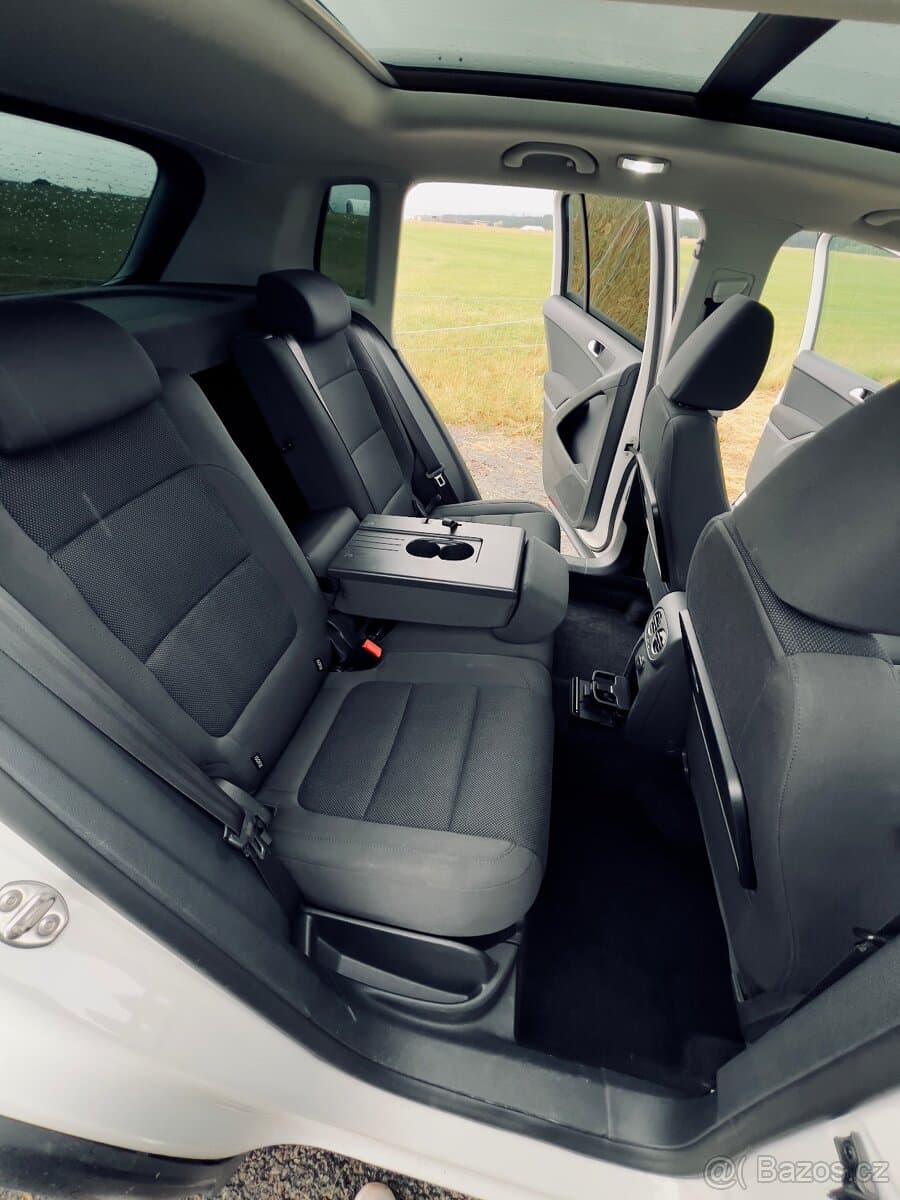 2010 Volkswagen TIGUAN - 9