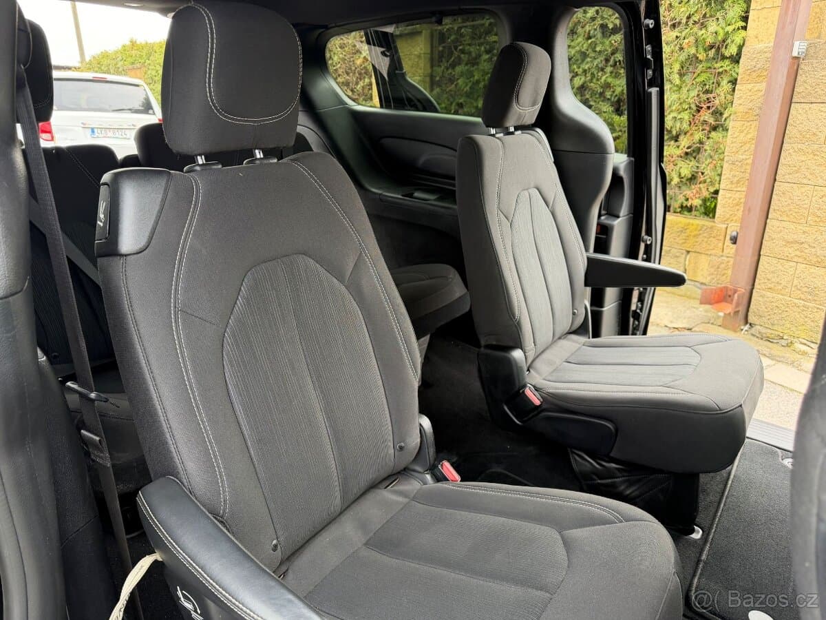 2019 Chrysler PACIFICA - 9