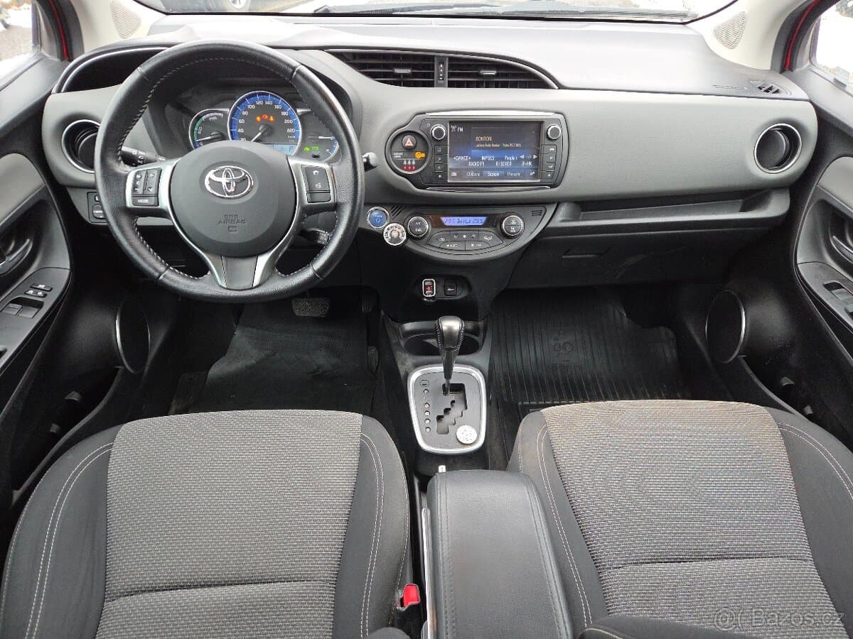 2015 Toyota YARIS - 9