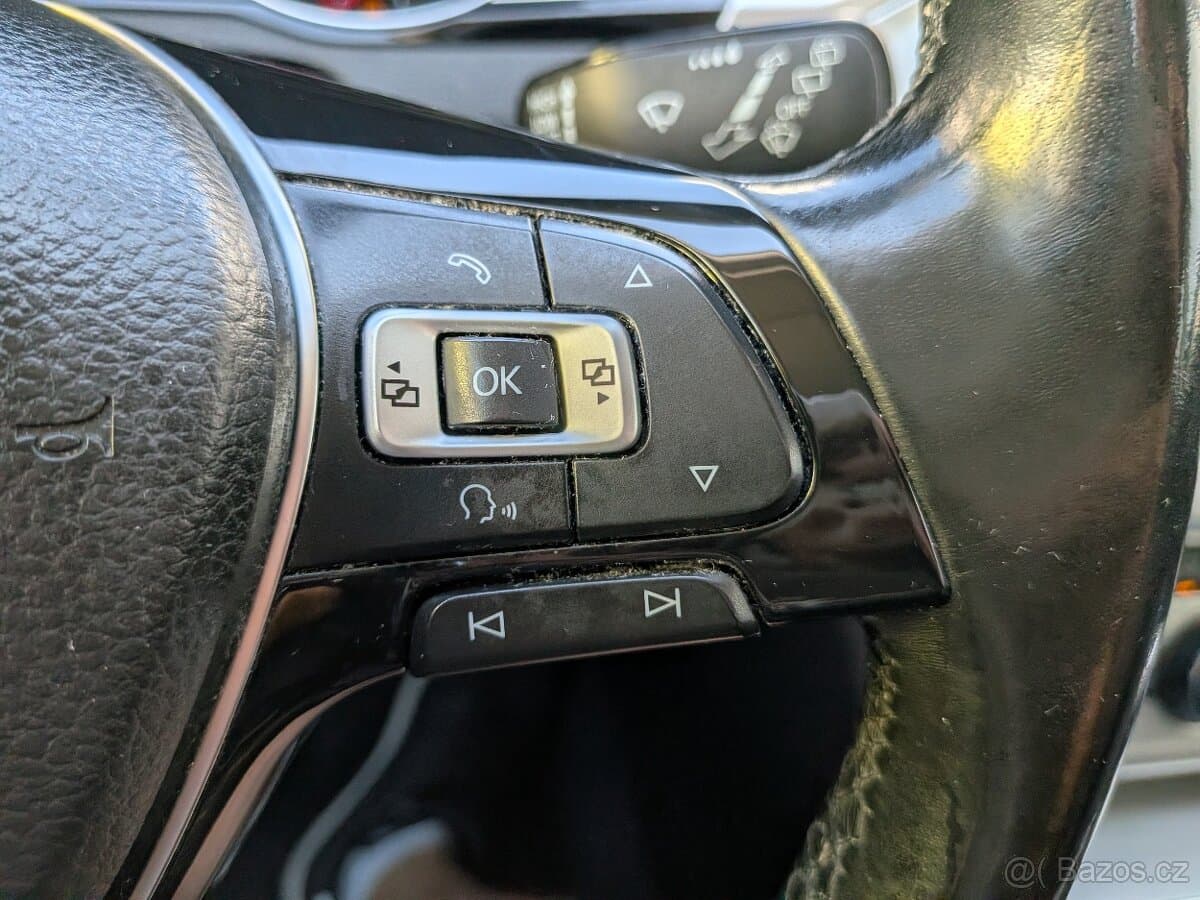 2017 Volkswagen PASSAT - 9