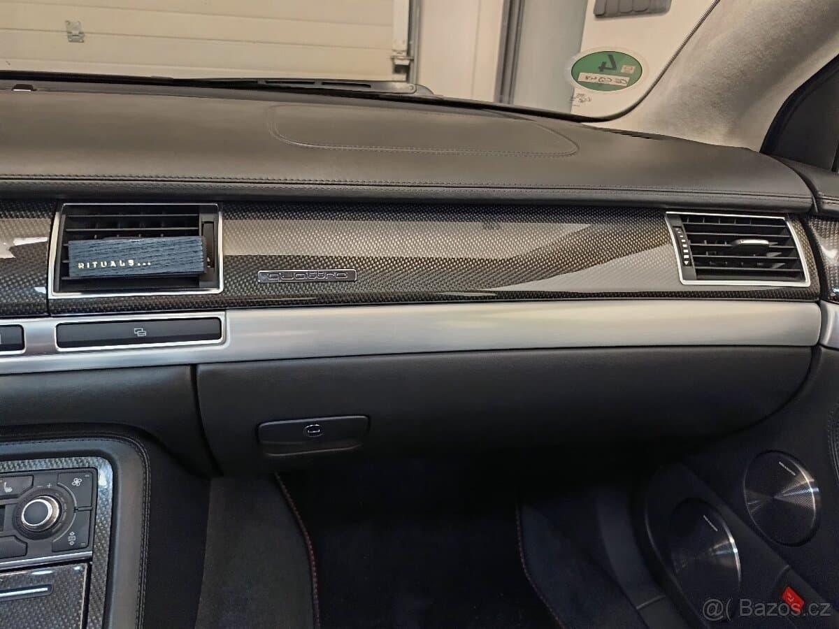 2008 Audi S8 - 9
