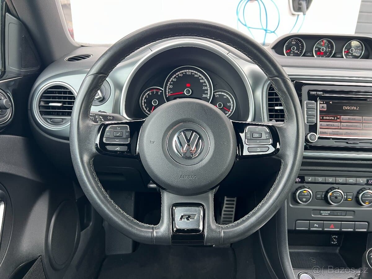2015 Volkswagen BEETLE - 9