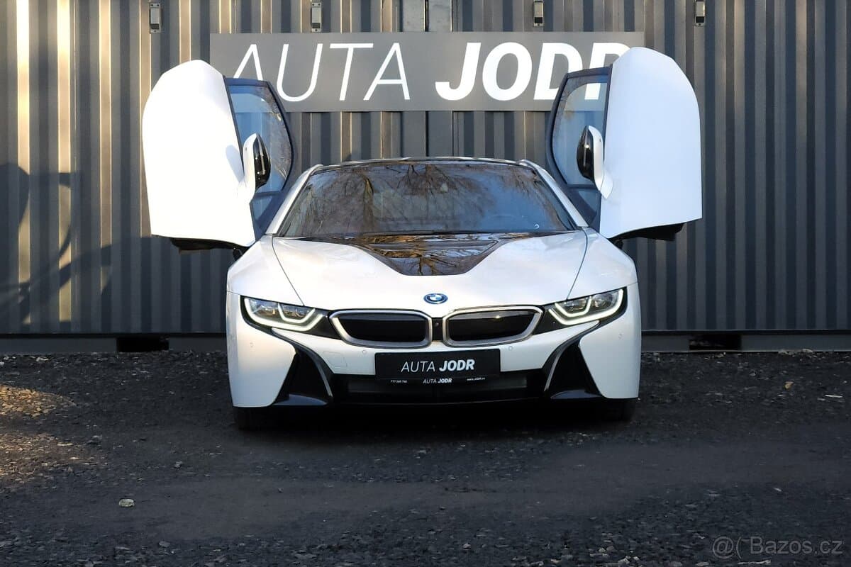 2020 BMW i8 - 9