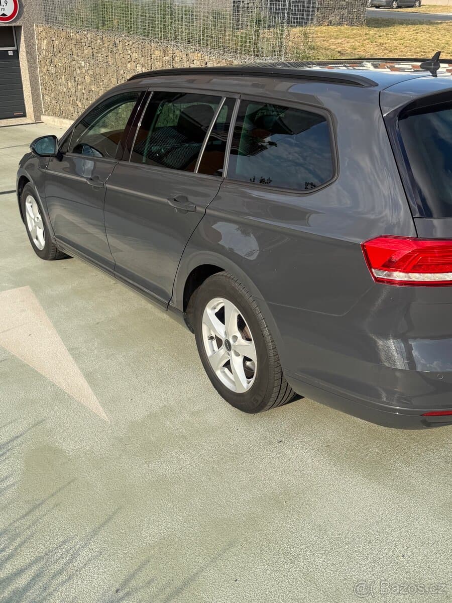2015 Volkswagen PASSAT - 9