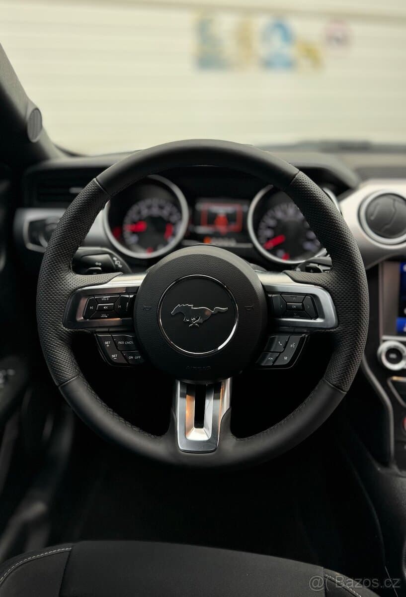 2019 Ford MUSTANG - 9