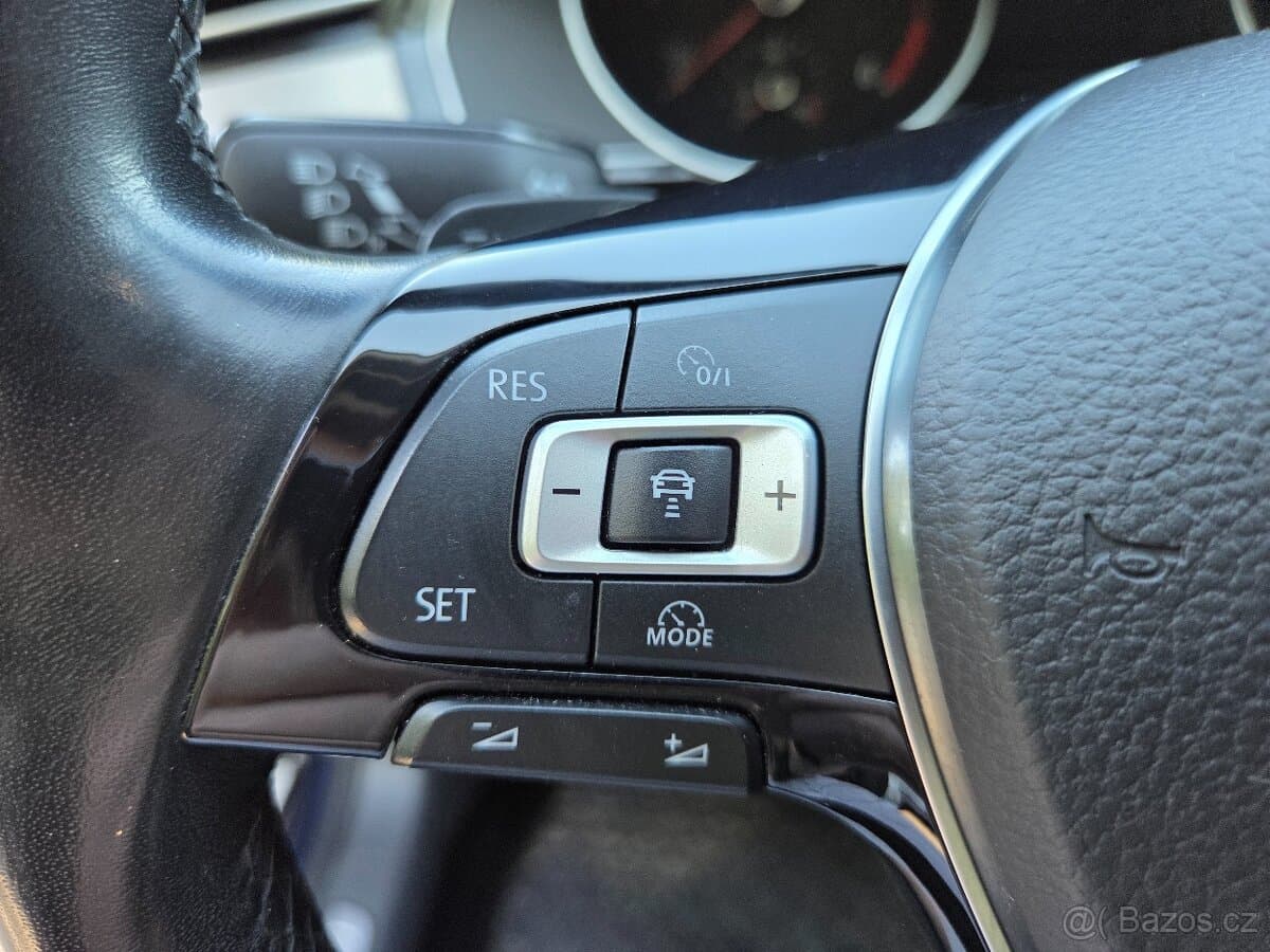 2016 Volkswagen PASSAT - 9