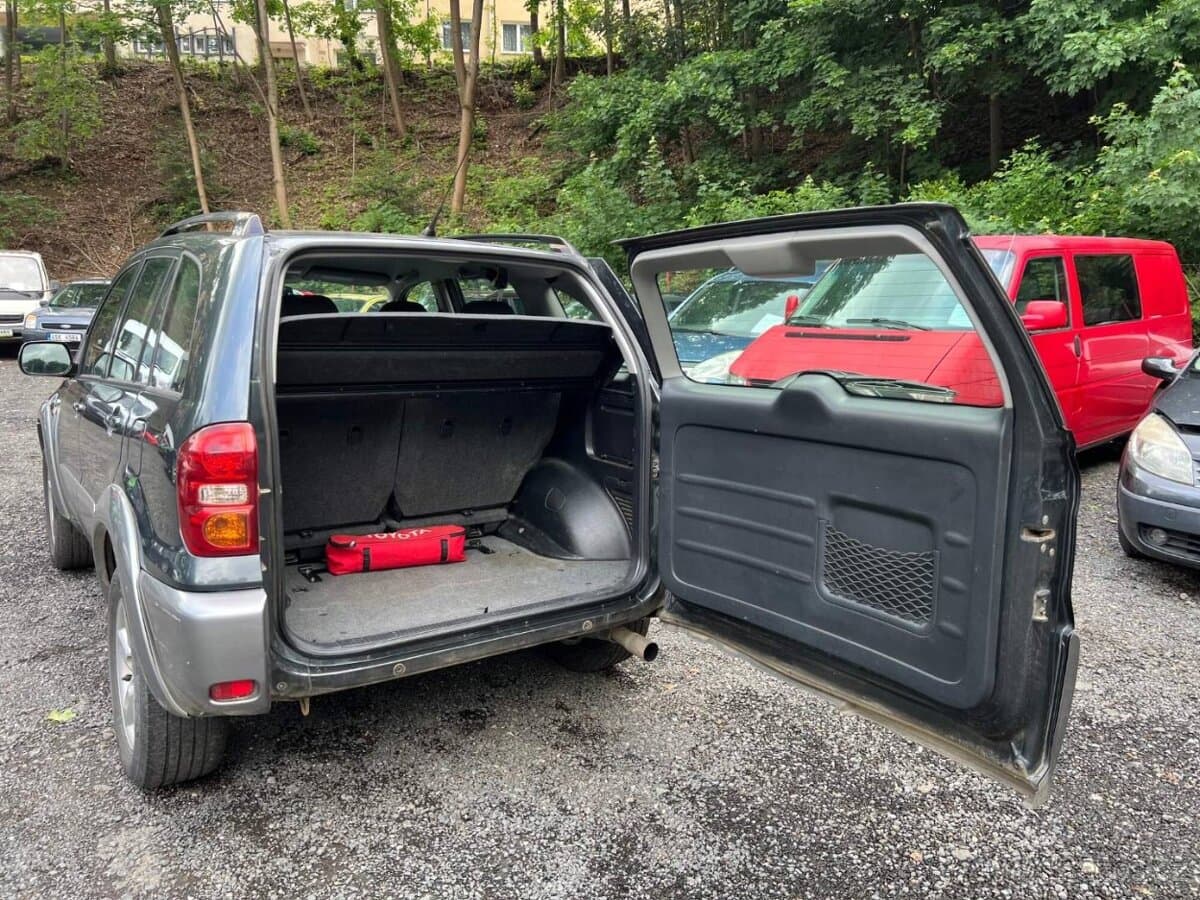 2005 Toyota RAV4 - 9