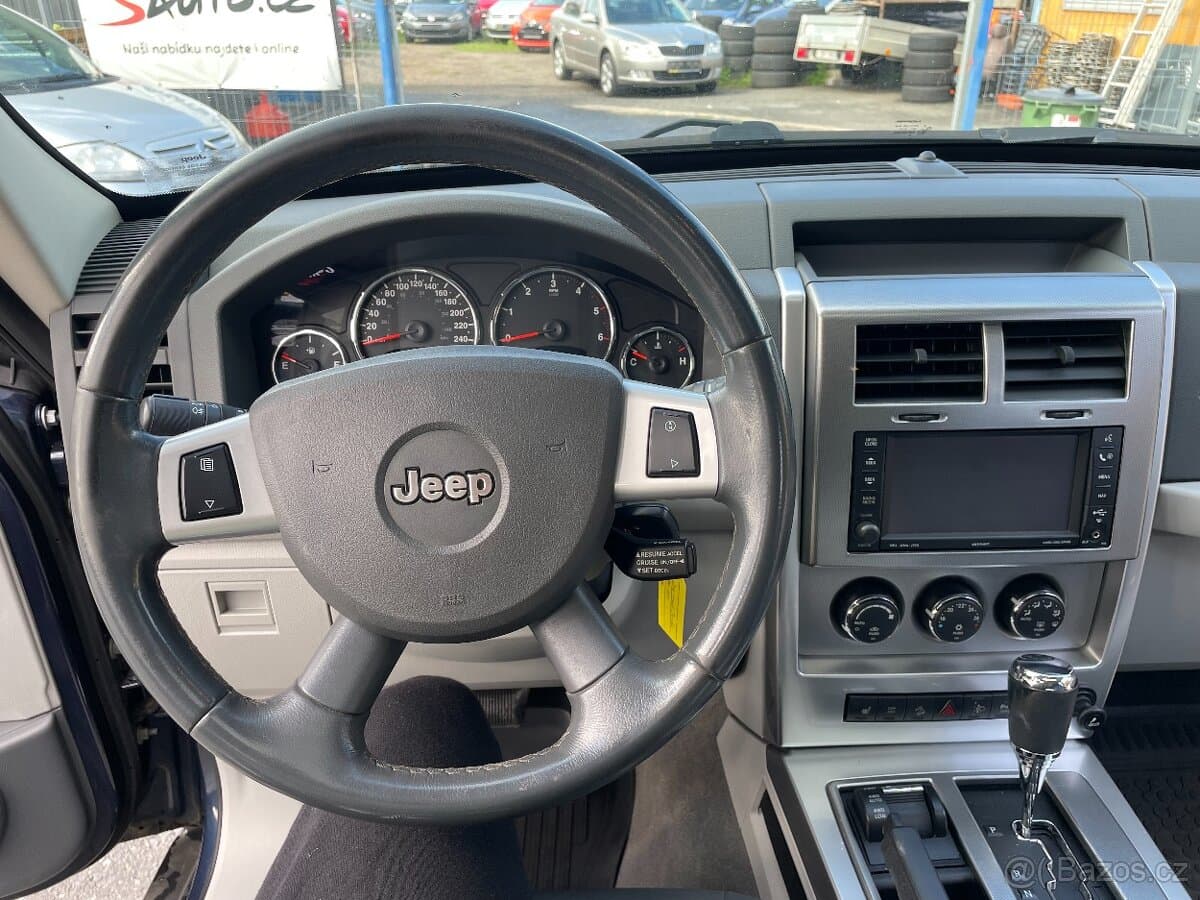 2009 Jeep CHEROKEE - 9