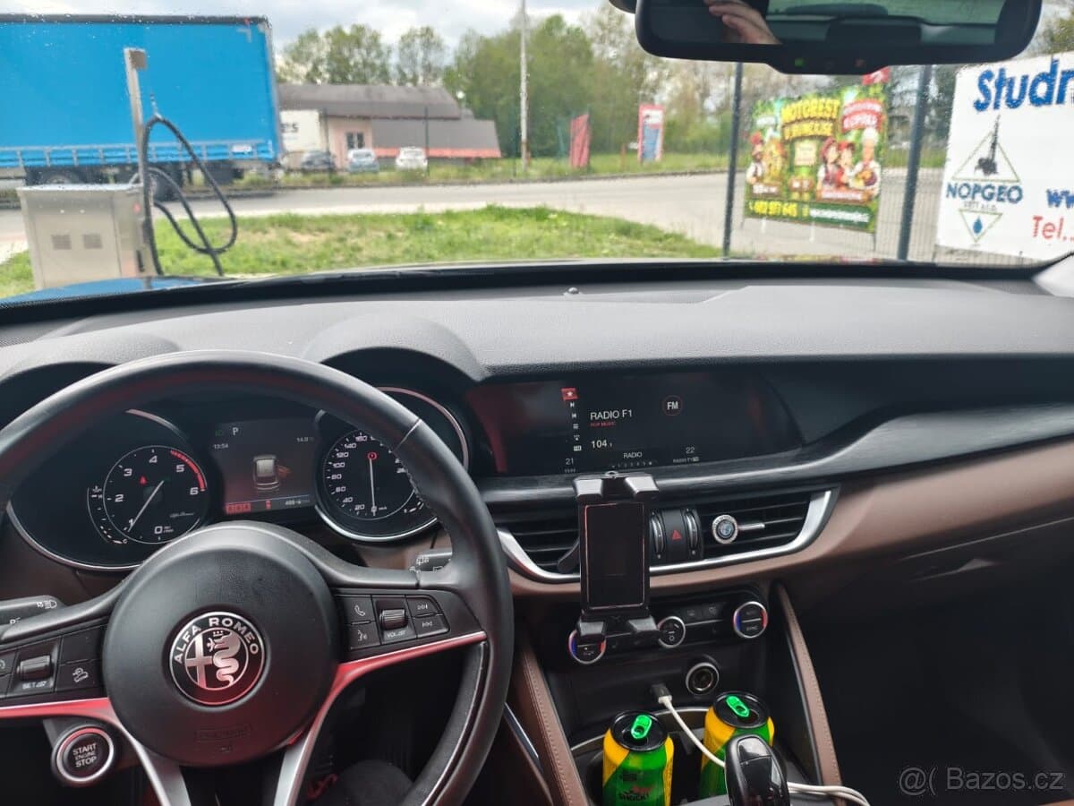 2018 Alfa Romeo STELVIO - 9