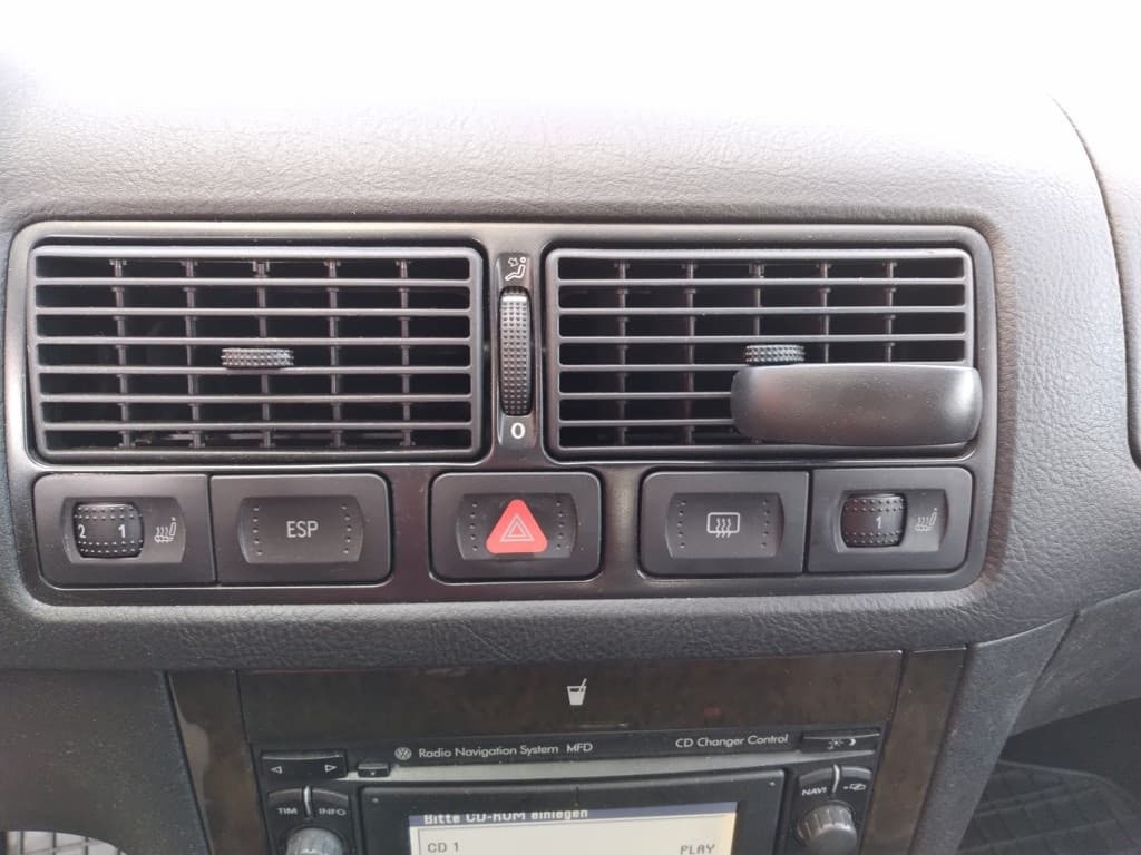 2002 Volkswagen GOLF - 9