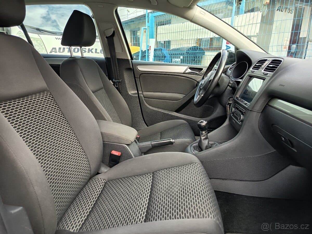 2011 Volkswagen GOLF - 9