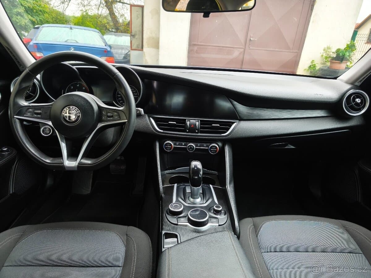 2018 Alfa Romeo GIULIA - 9