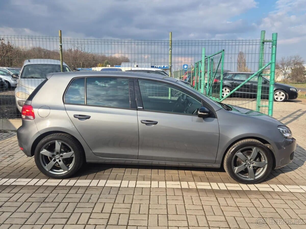 2011 Volkswagen GOLF - 9
