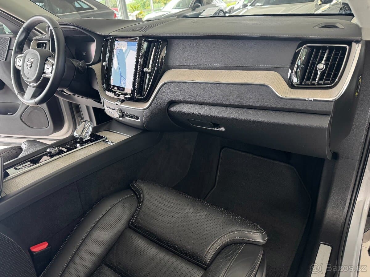 2022 Volvo XC60 - 9