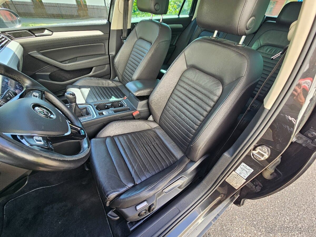2018 Volkswagen PASSAT - 9