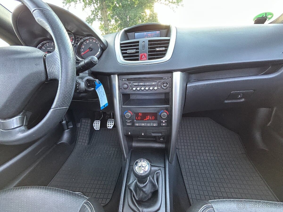 2015 Peugeot 207 - 9
