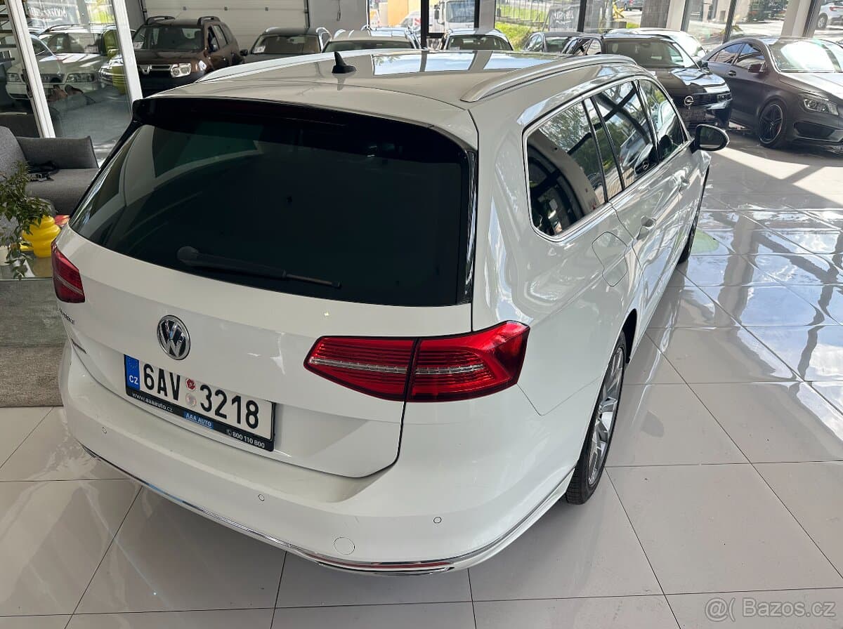 2018 Volkswagen PASSAT - 9