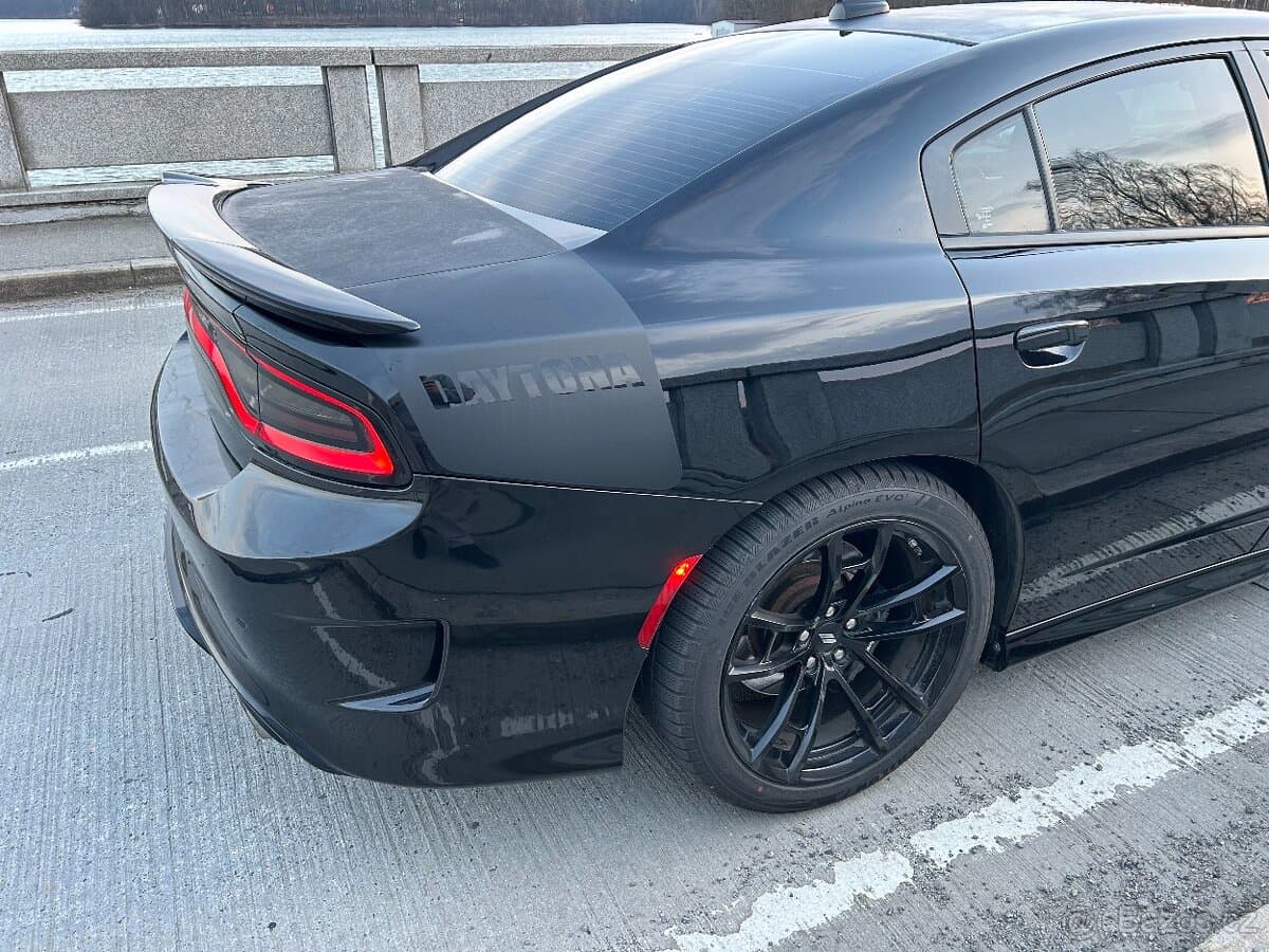2017 Dodge CHARGER - 9