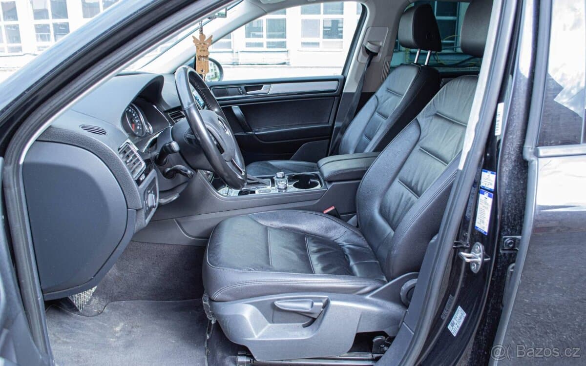 2016 Volkswagen TOUAREG - 9