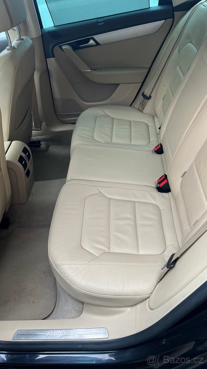 2012 Volkswagen PASSAT - 9