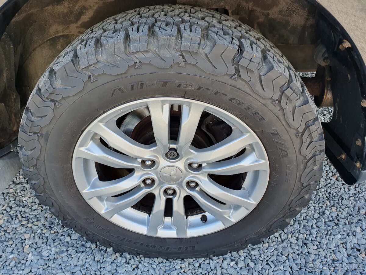 2013 Mitsubishi PAJERO - 9