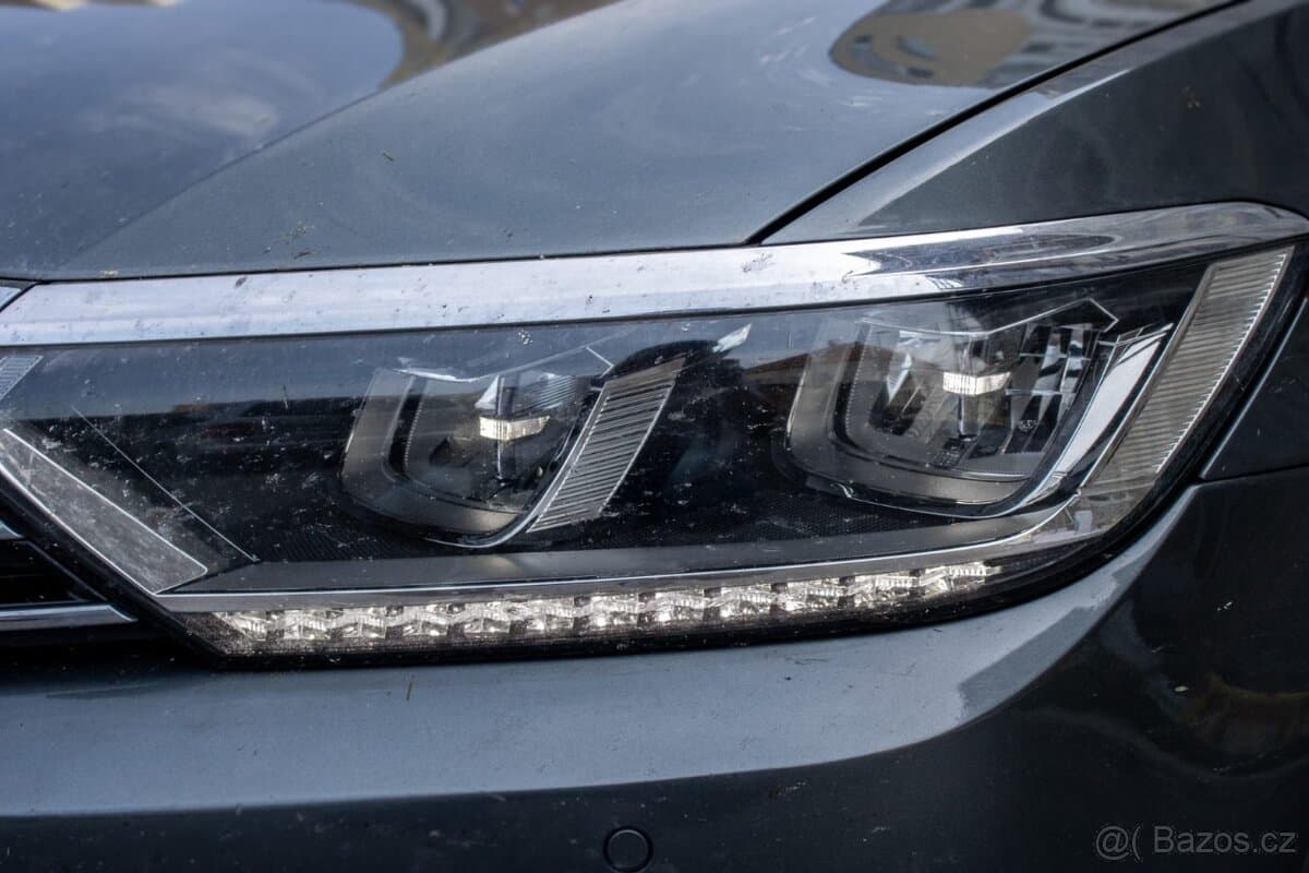 2015 Volkswagen PASSAT - 9