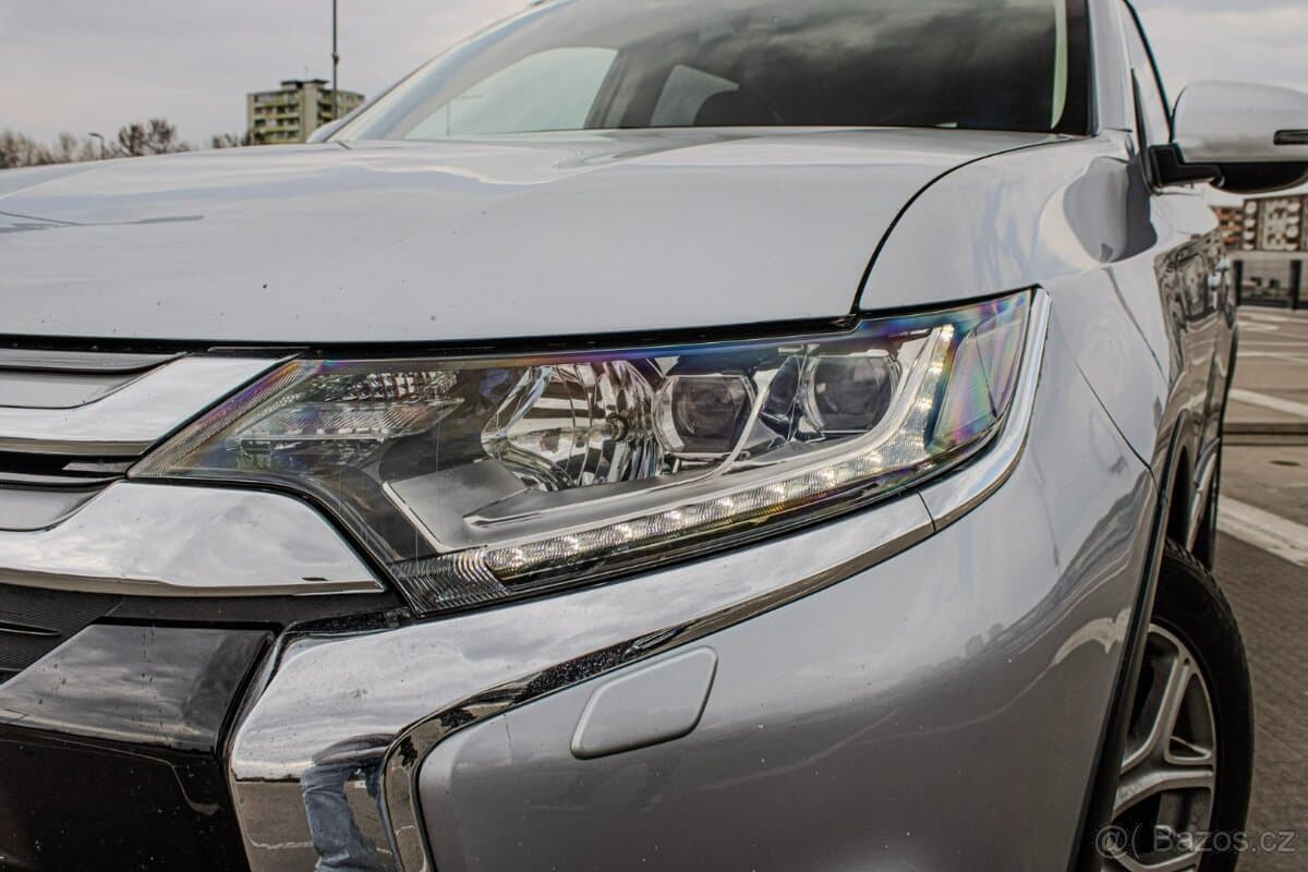 2016 Mitsubishi OUTLANDER - 9