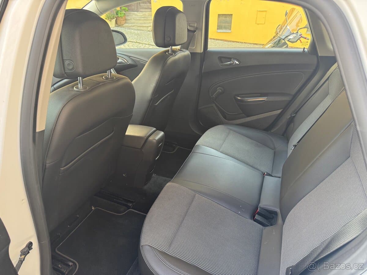 2010 Opel ASTRA - 9