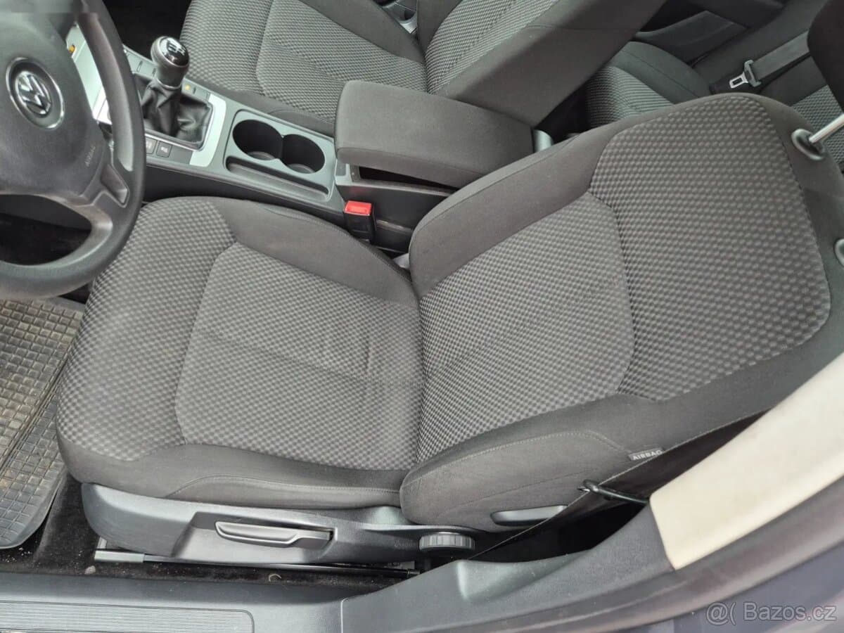 2012 Volkswagen PASSAT - 9