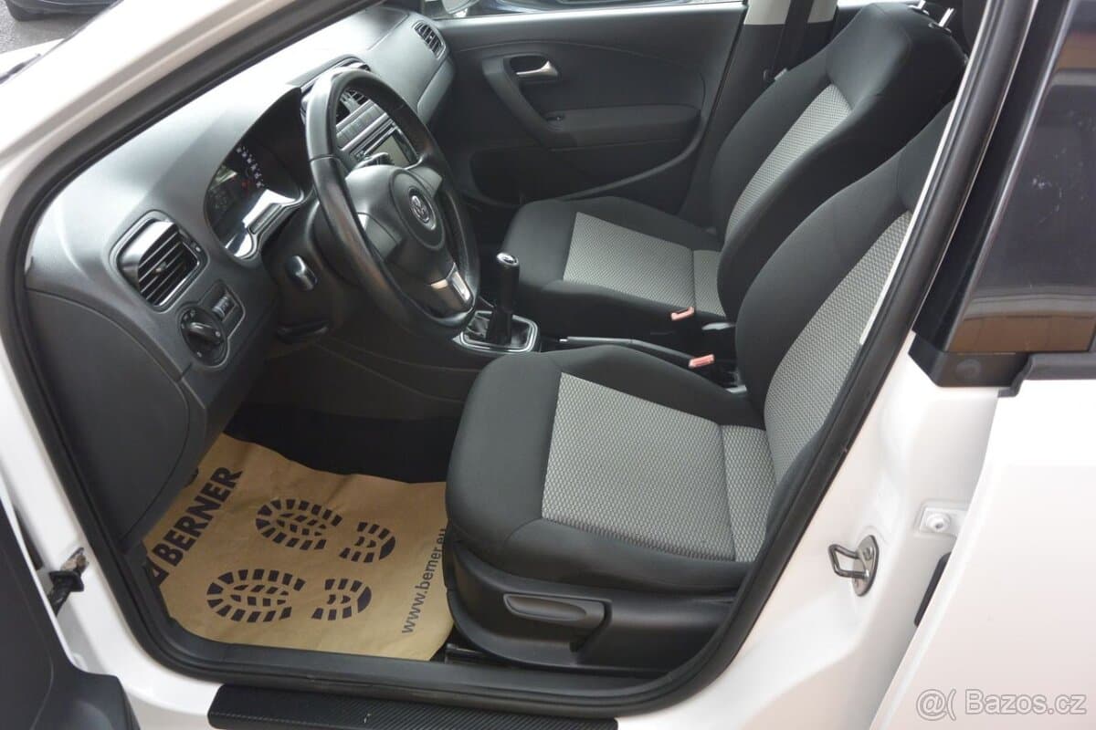 2013 Volkswagen POLO - 9