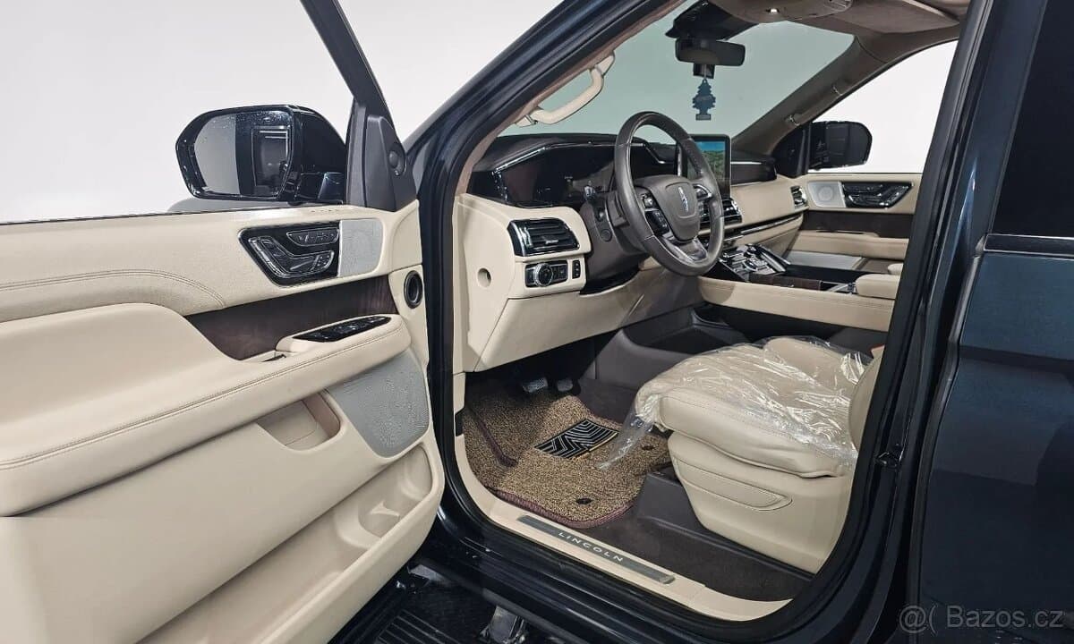 2021 Lincoln NAVIGATOR - 9