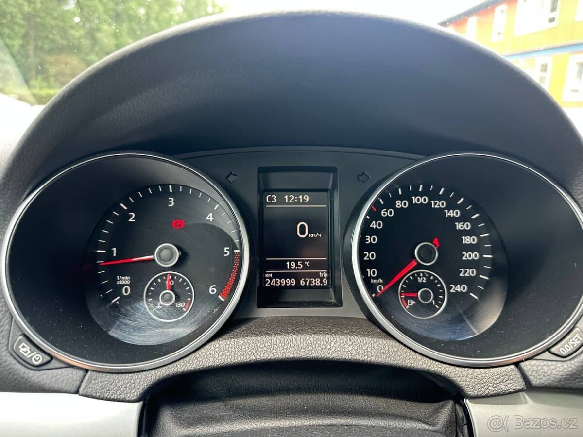2013 Volkswagen GOLF - 9