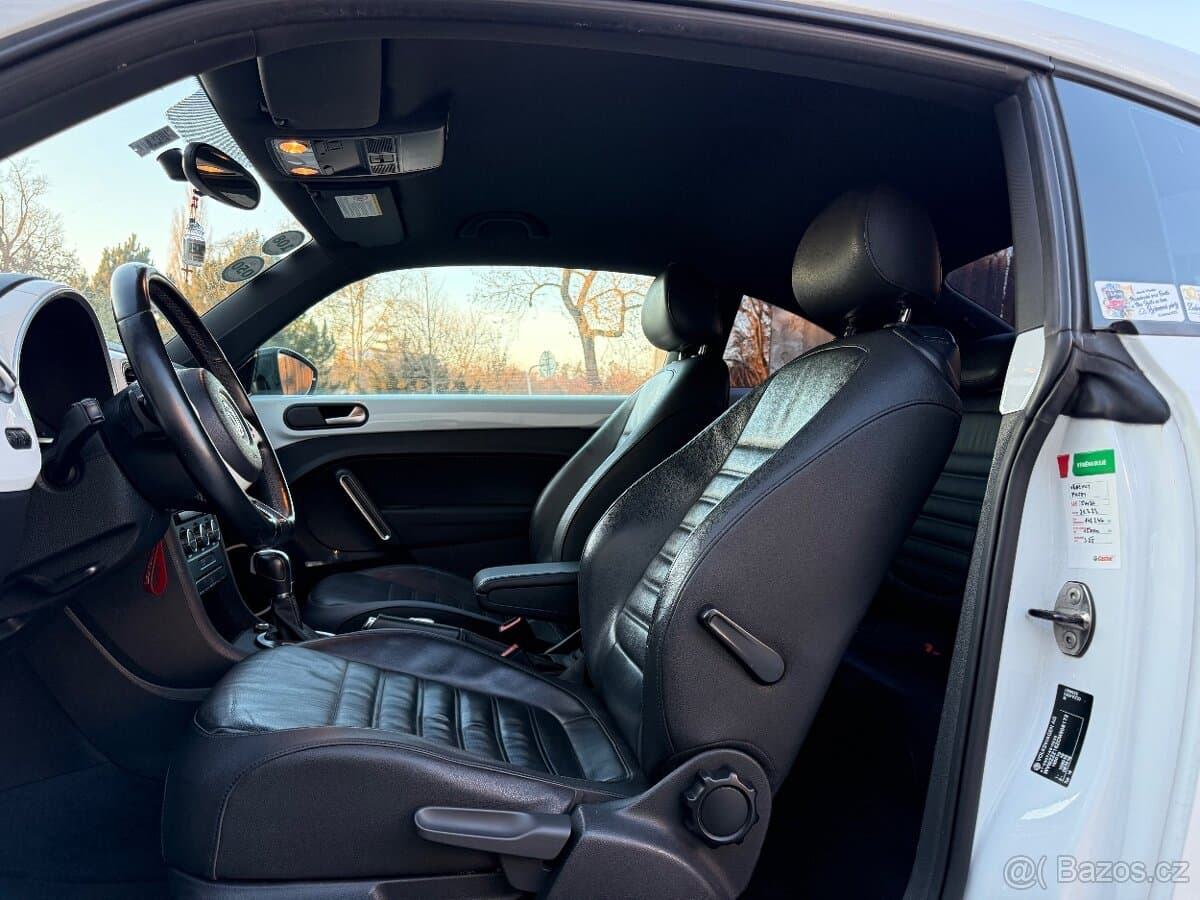 2012 Volkswagen BEETLE - 9