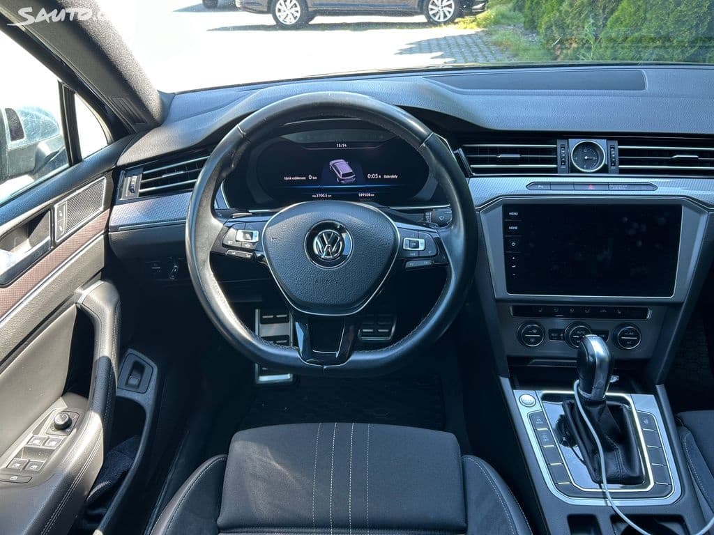 2018 Volkswagen PASSAT - 9
