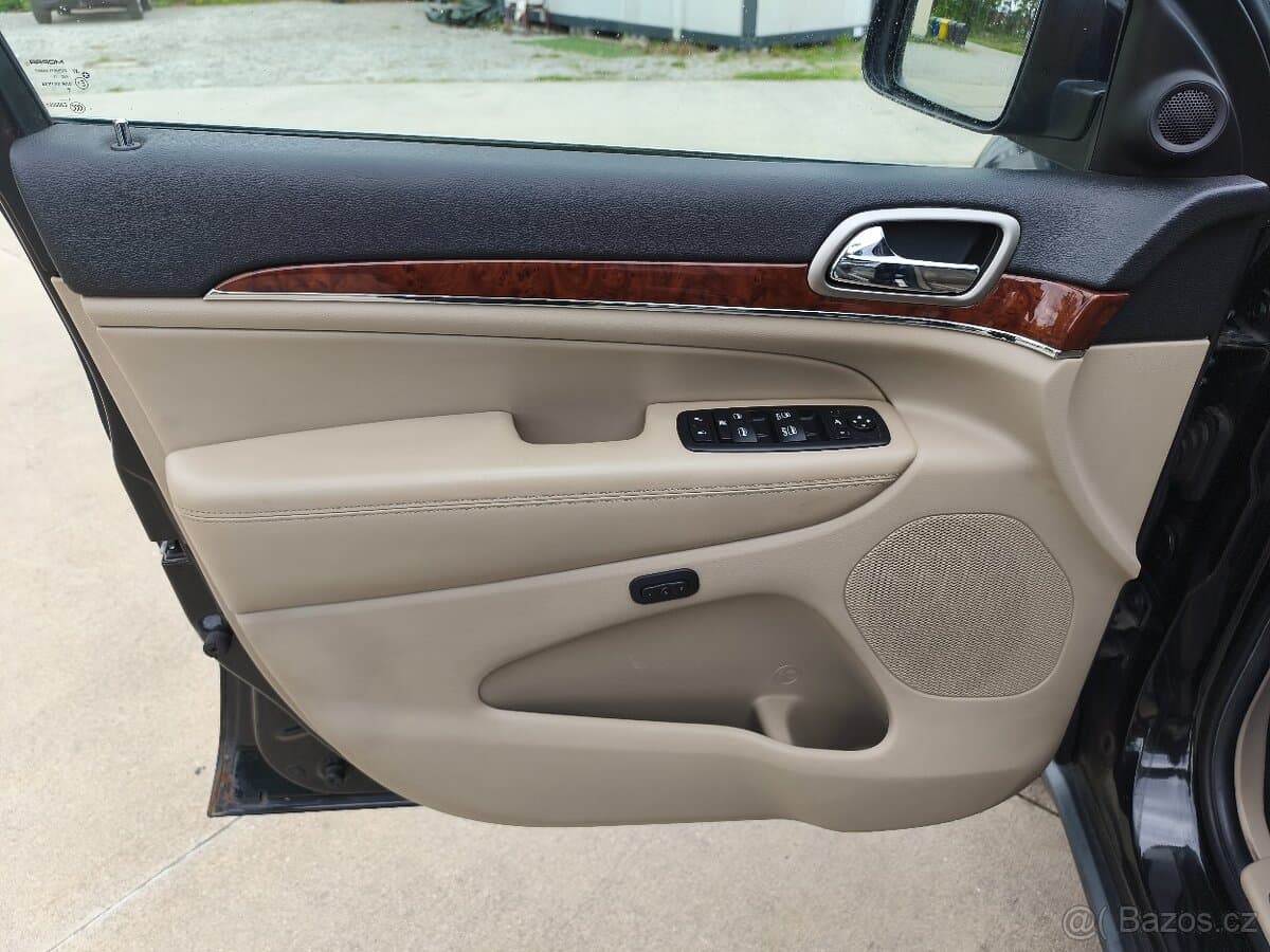 2012 Jeep CHEROKEE - 9