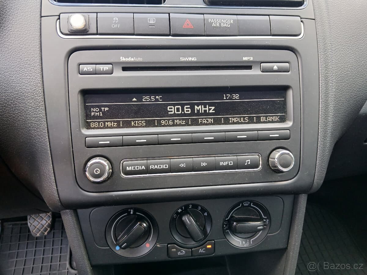 2012 Volkswagen POLO - 9