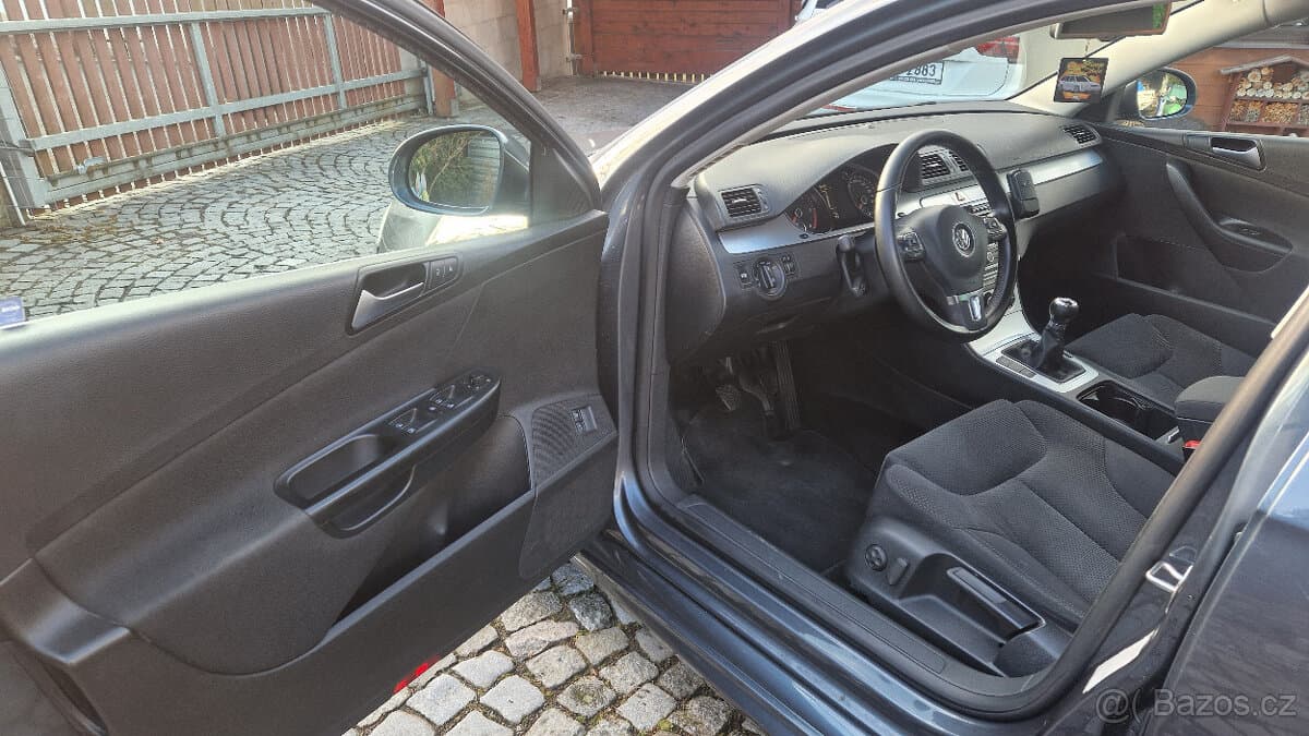 2009 Volkswagen PASSAT - 9