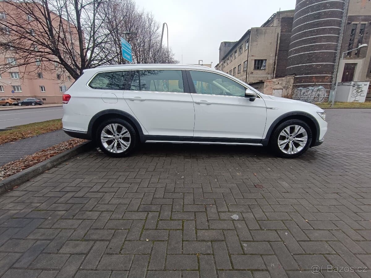 2017 Volkswagen PASSAT - 9