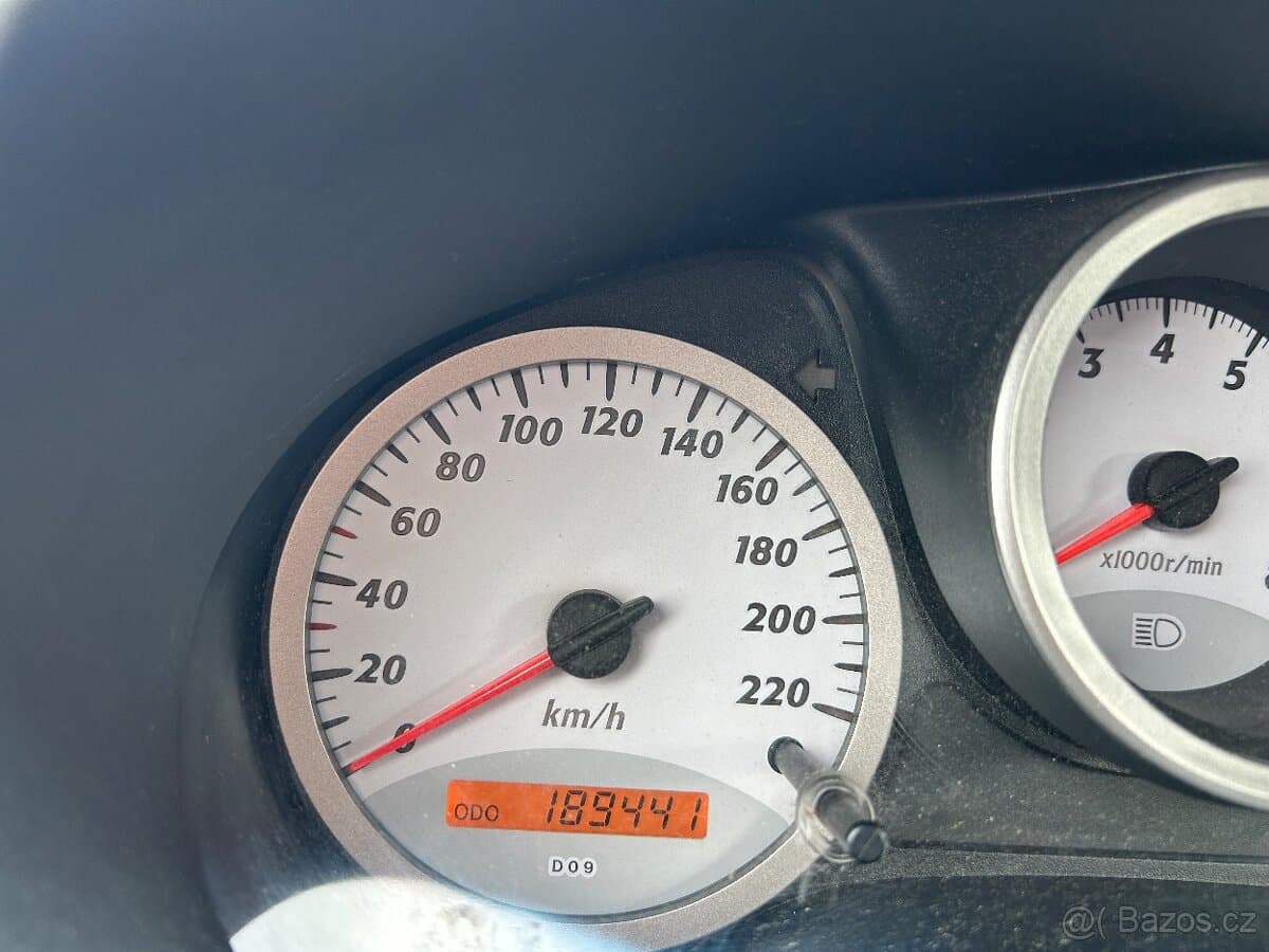 2004 Toyota RAV4 - 9