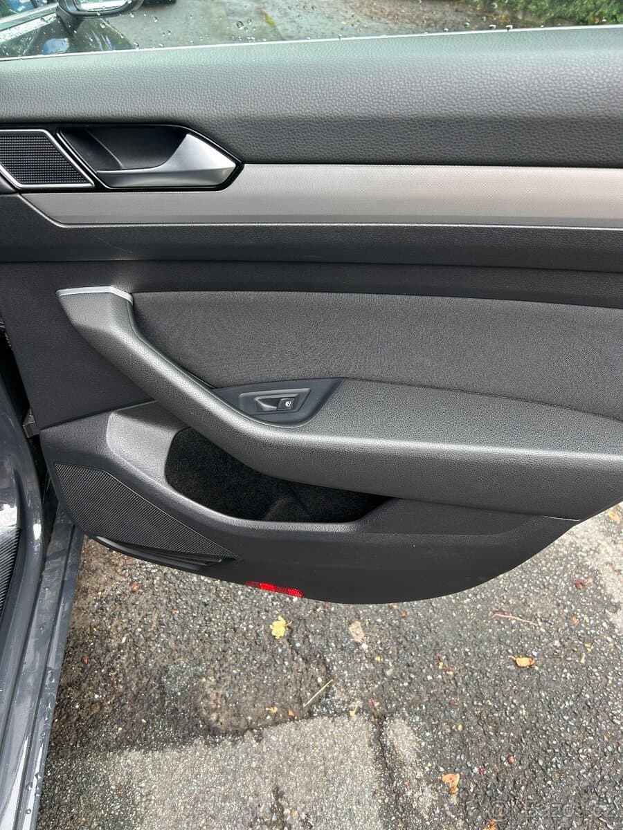 2015 Volkswagen PASSAT - 9