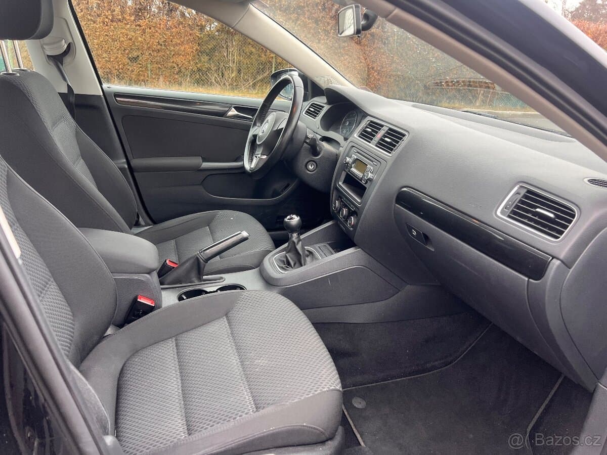 2011 Volkswagen JETTA - 9