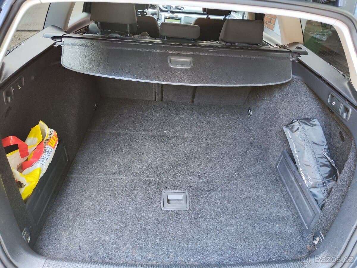 2011 Volkswagen PASSAT - 9