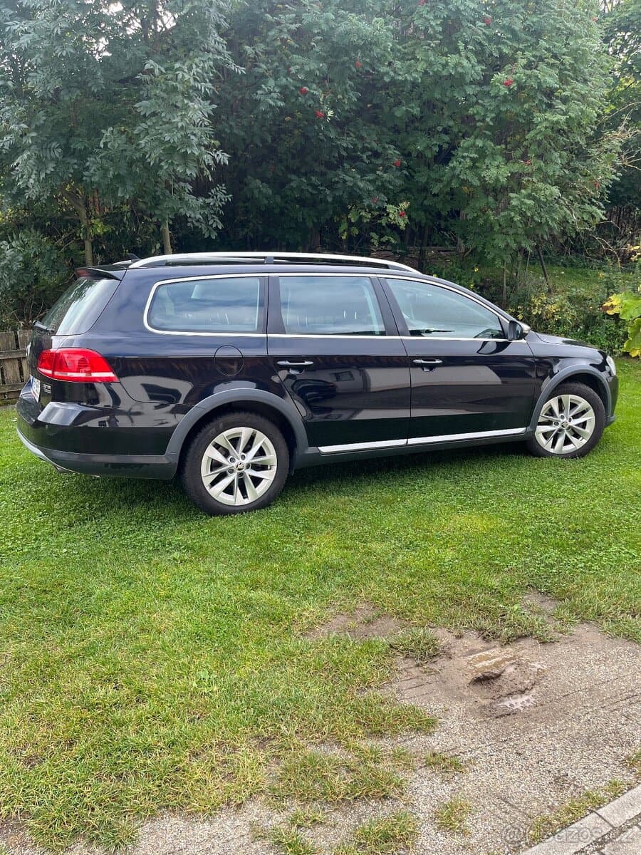 2013 Volkswagen PASSAT - 9