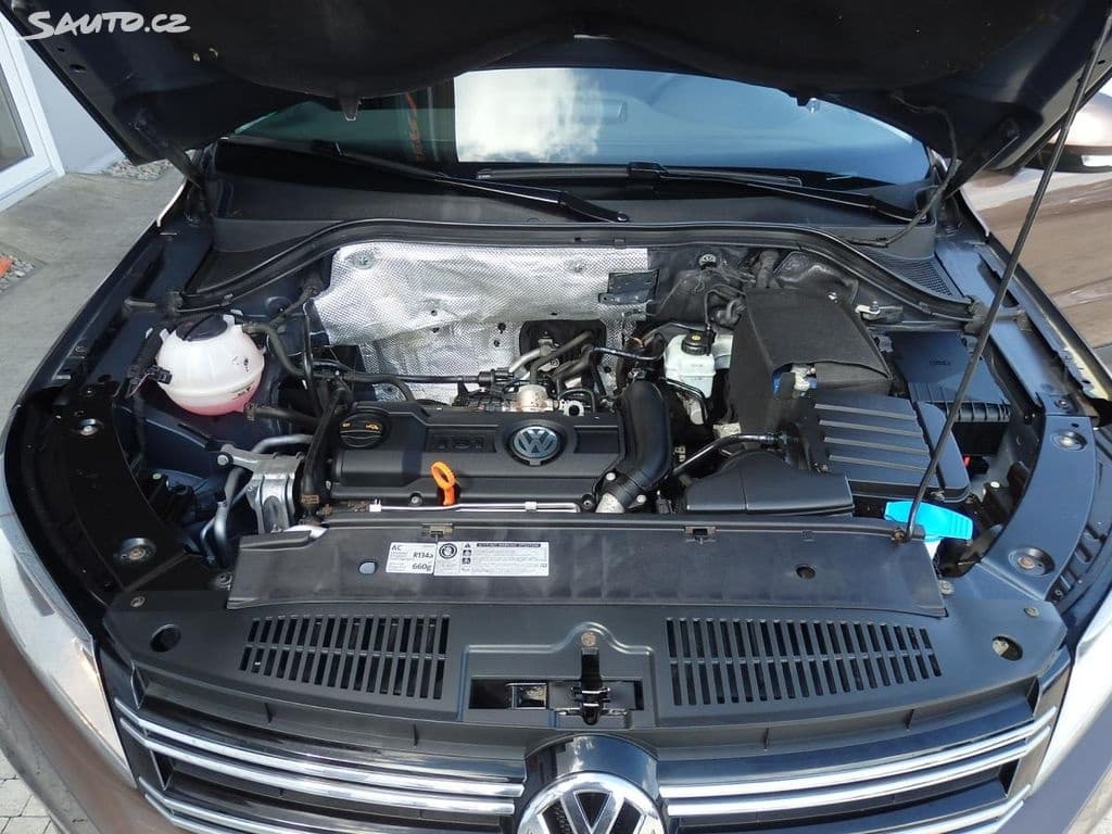 2012 Volkswagen TIGUAN - 9