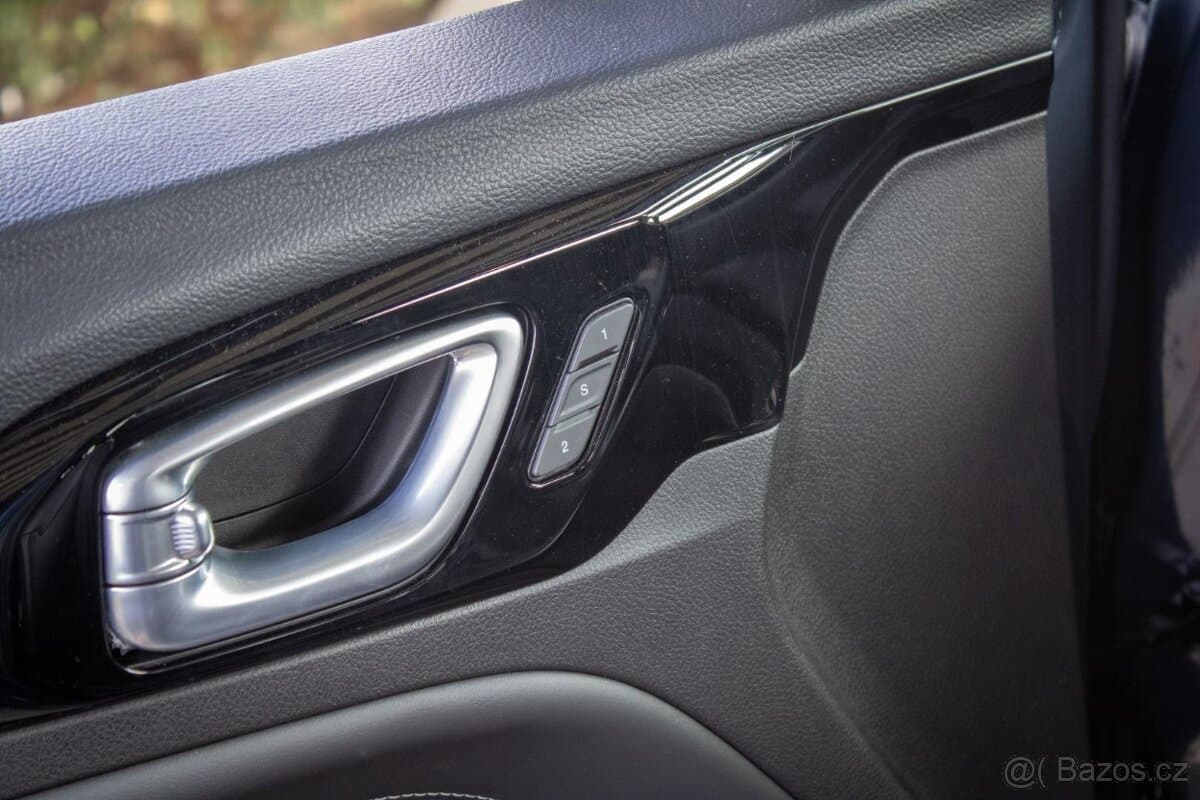 2022 Jeep COMPASS - 9
