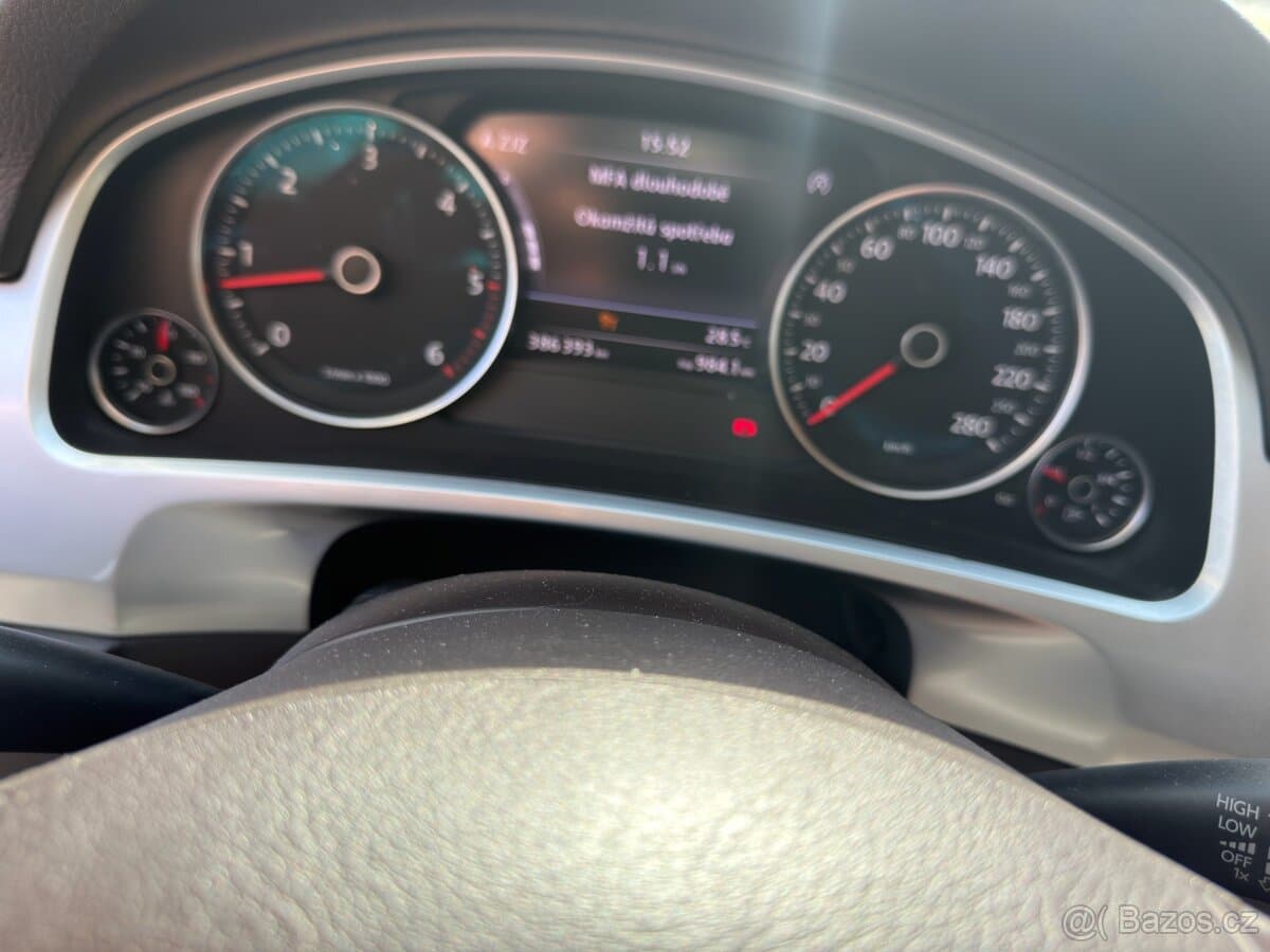 2010 Volkswagen TOUAREG - 9